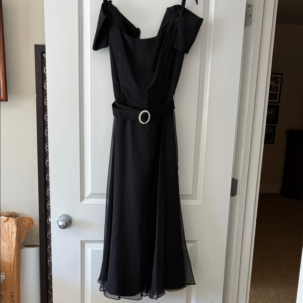 Elegant Black Midi Dress with Belt
